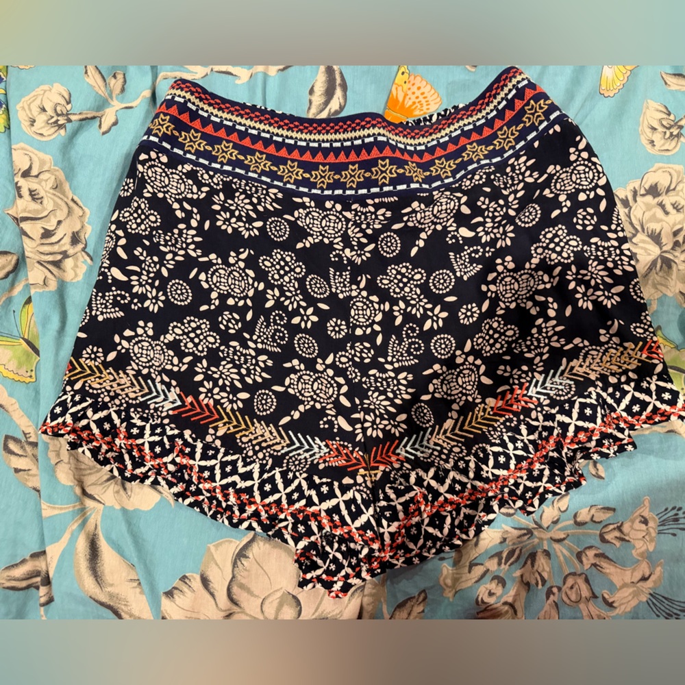 THML Navy and White Floral Shorts